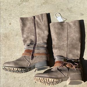 Tall brown boots by the brand jelly pop